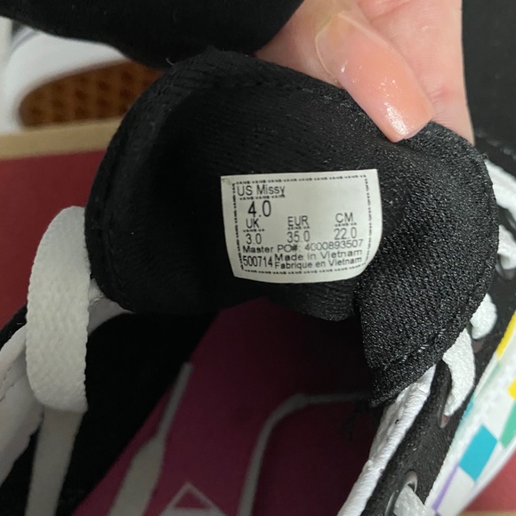 Party Check Vans - Picture 5 of 7